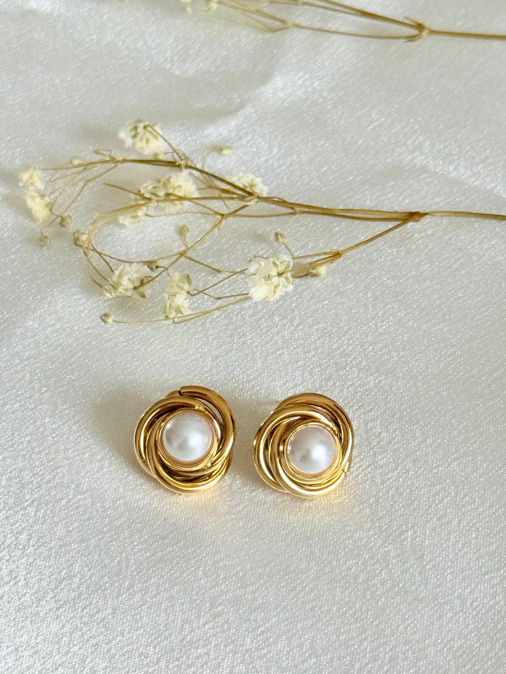 Love Knot Pearl Earrings - Gold